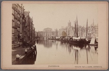 Damrak 1880 oostzijde Amsterdam